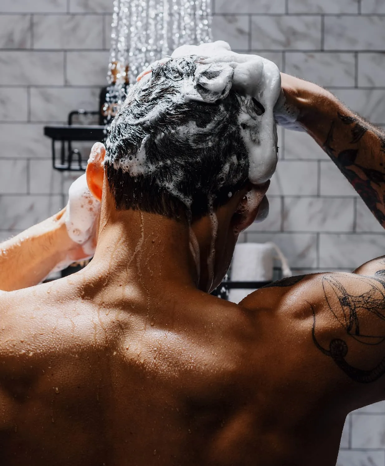 GO247 Daily Shampoo - нежный ежедневный очищающий шампунь для мужчин, увлажняет, укрепляет и восстанавливает волосы, с пантенолом и соевыми протеинами, легкий цитрусово-травяной аромат, 237 мл — фото 2