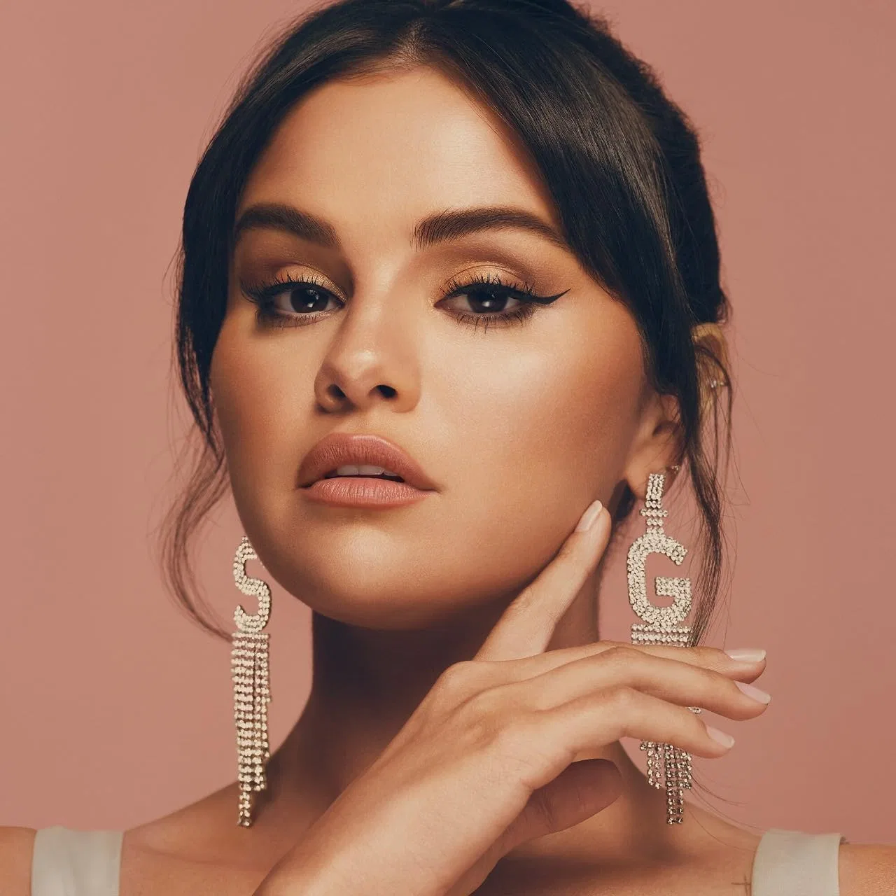 Хайлайтер Silky Touch Highlighter 2.8 г Exhilarate от Rare Beauty Rare Beauty, Shimmery Gold — фото 4