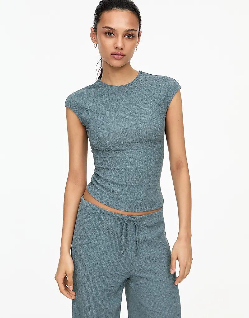 

Креповый топ Pull&Bear средне-синего цвета