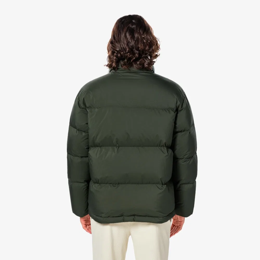 Мужской короткий тяжёлый пуховик цвета хаки от Lacoste — фото 3