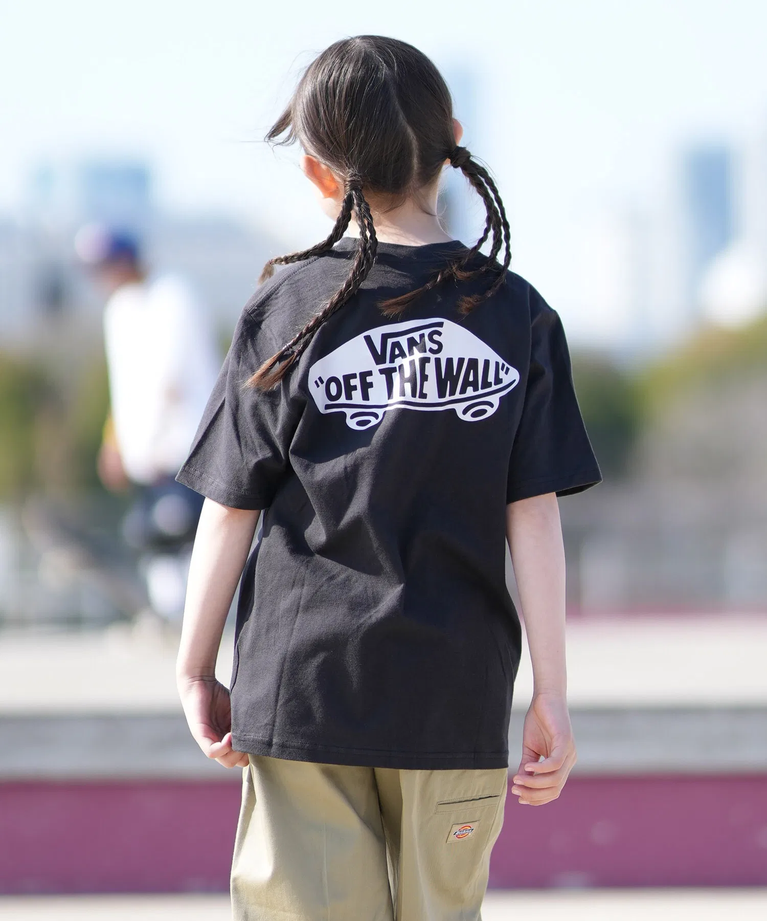 Детская футболка VANS с логотипом на спине чёрная