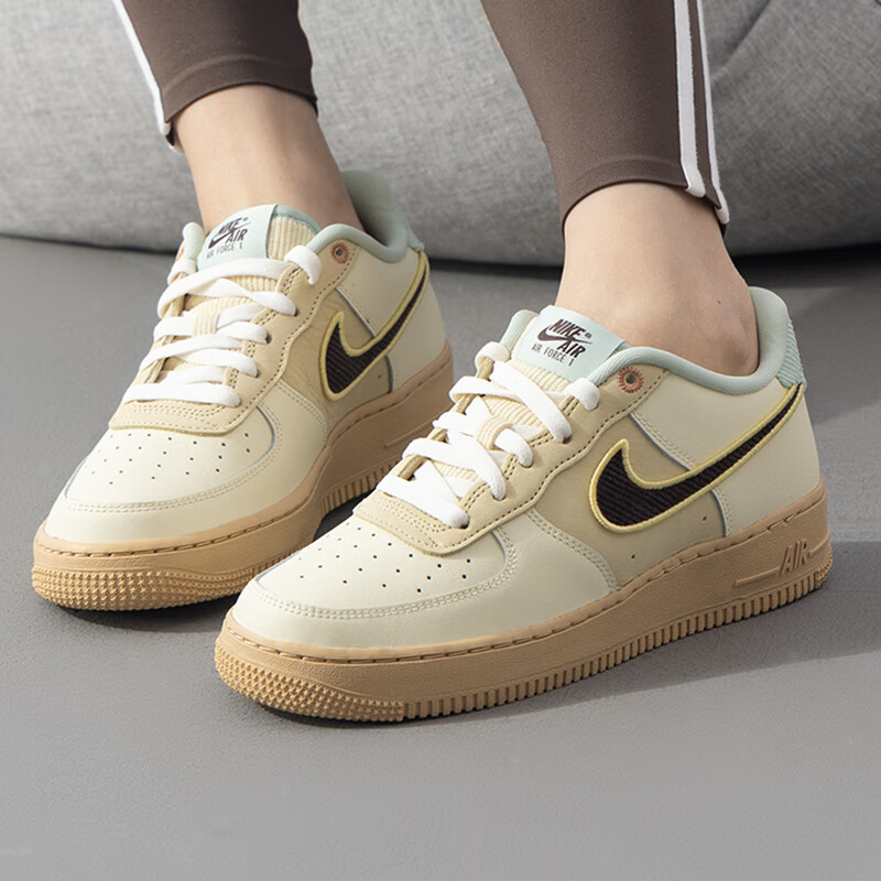 Кроссовки для скейтбординга Nike Air Force 1 противоскользящие износостойкие низкие детские экрю — фото 3