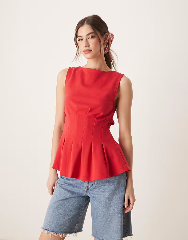 

Майка ASOS DESIGN с вырезом-лодочкой и складками на талии красного цвета