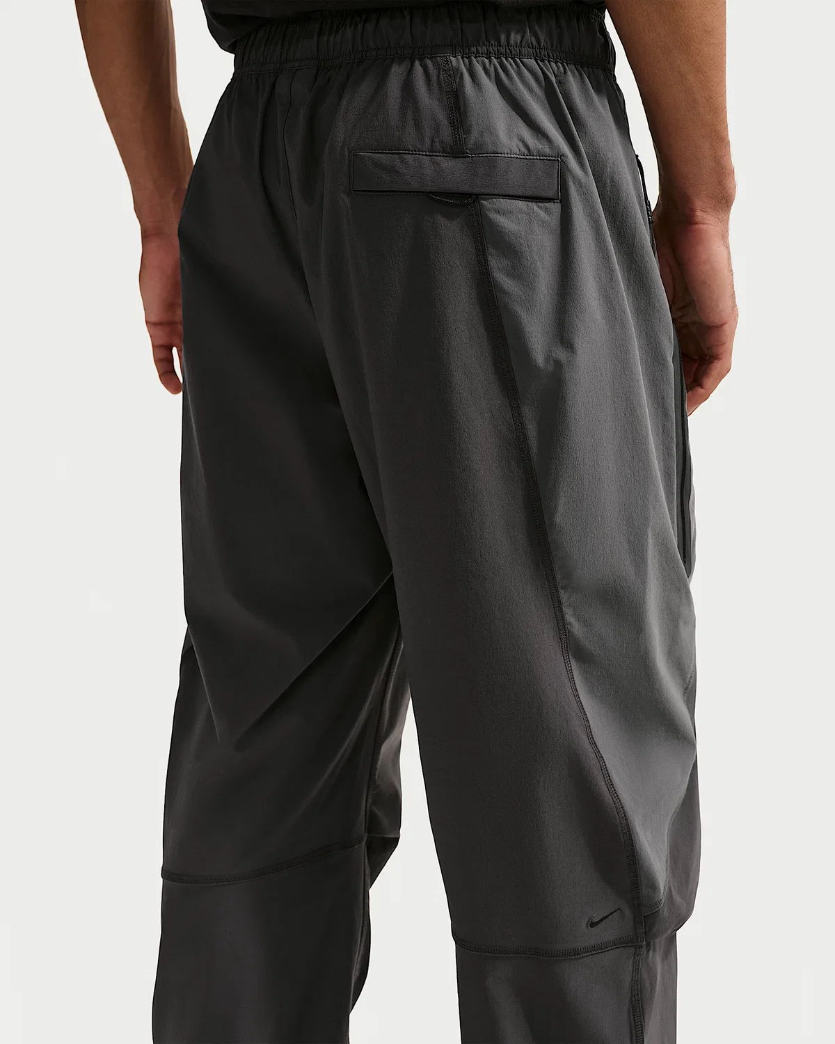 Мужские спортивные штаны Nike Tech Dri-FIT Woven Color-Block, Anthracite/Iron Grey/Black — фото 3