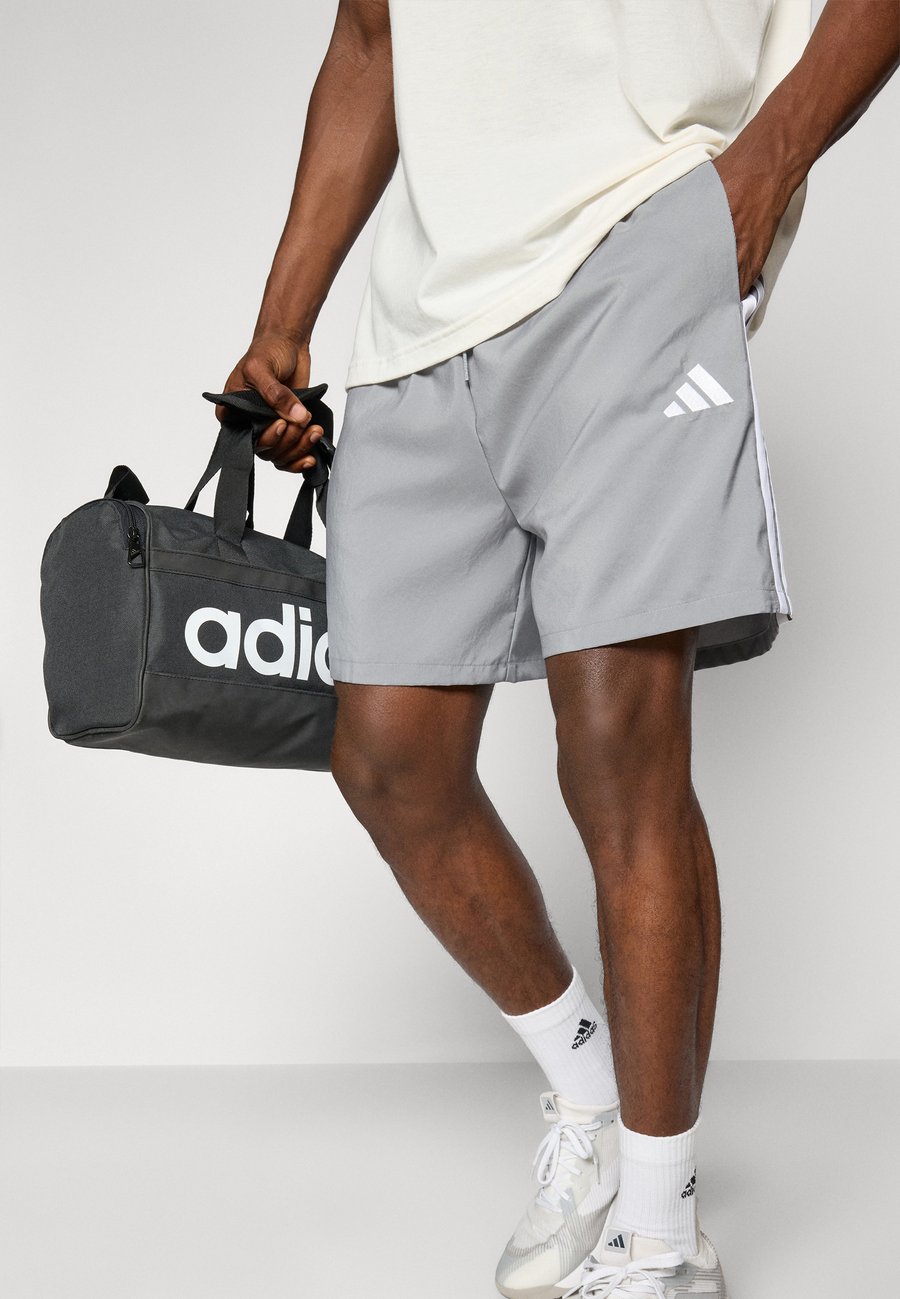 Спортивные шорты Adidas Sportswear CHELSEA, Grey Three/White/Grey — фото 4