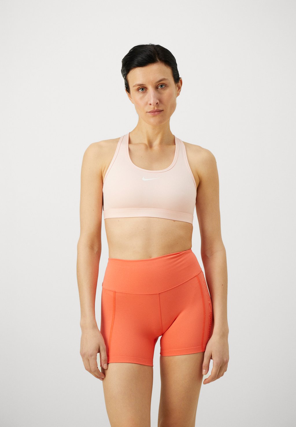 

Спортивный бюстгальтер средней поддержки BRA Nike Performance, светло-розовый