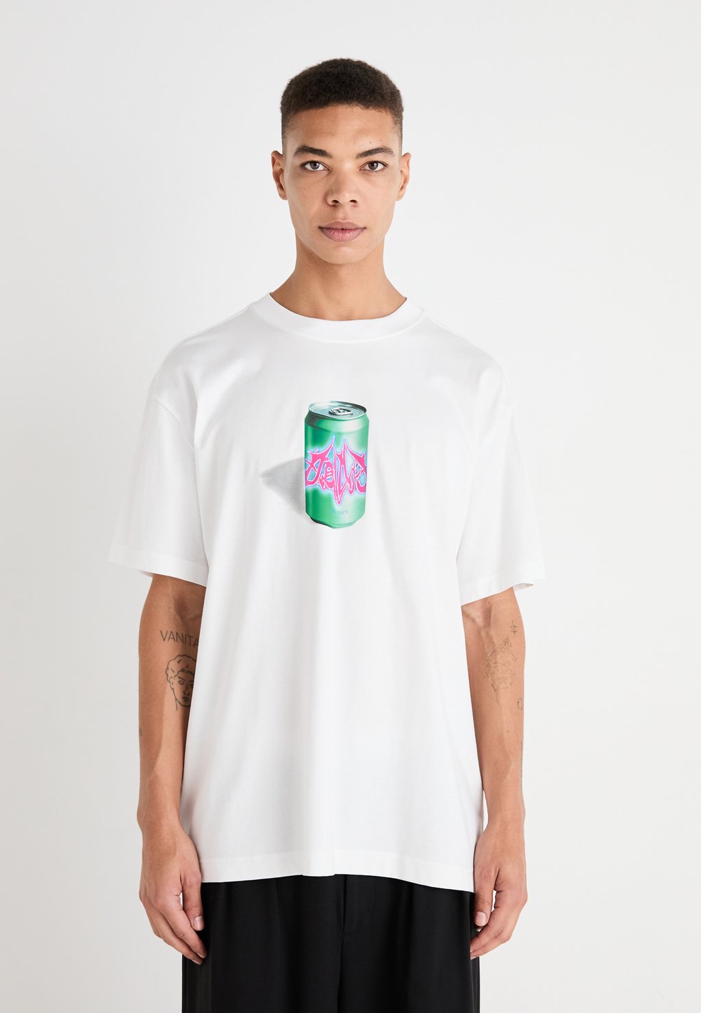 

Футболка с принтом OVERSIZED GRAPHIC Weekday, белый