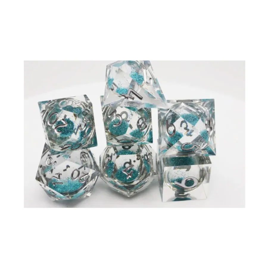 

Набор полиэстеров Sharp Edge Liquid Core Poly — небесно-голубой с серебром (7), Dice Sets - Sharp Edge & Assorted (Foam Brain Games)