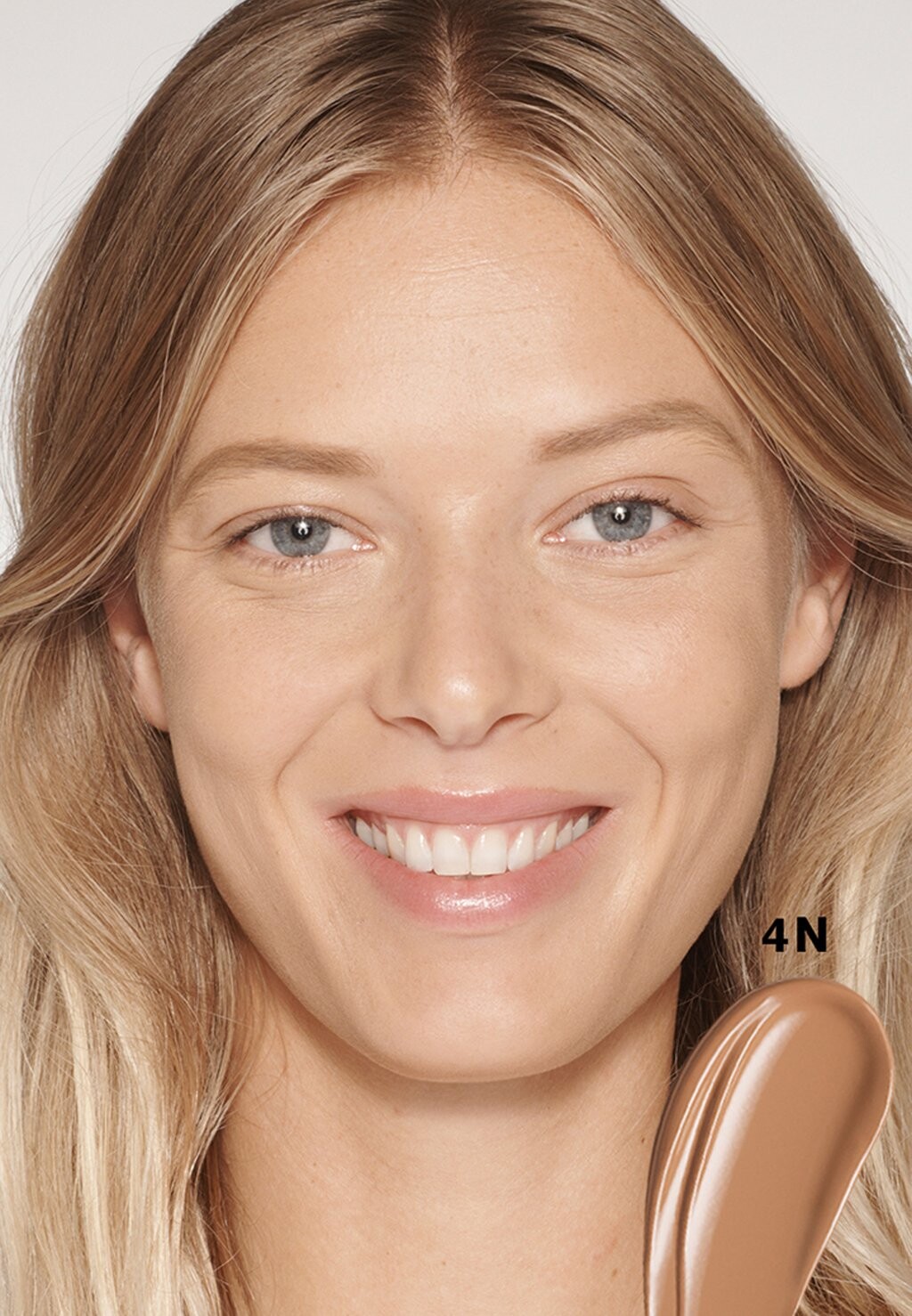 Консилер FUTURIST SOFT TOUCH BRIGHTENING SKINCEALER ESTÉE LAUDER, цвет 4n — фото 2
