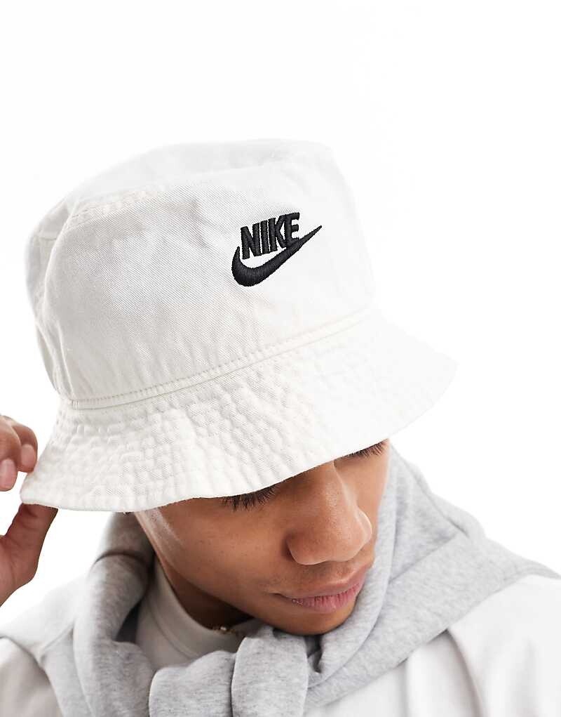 

Белая панама Nike Apex