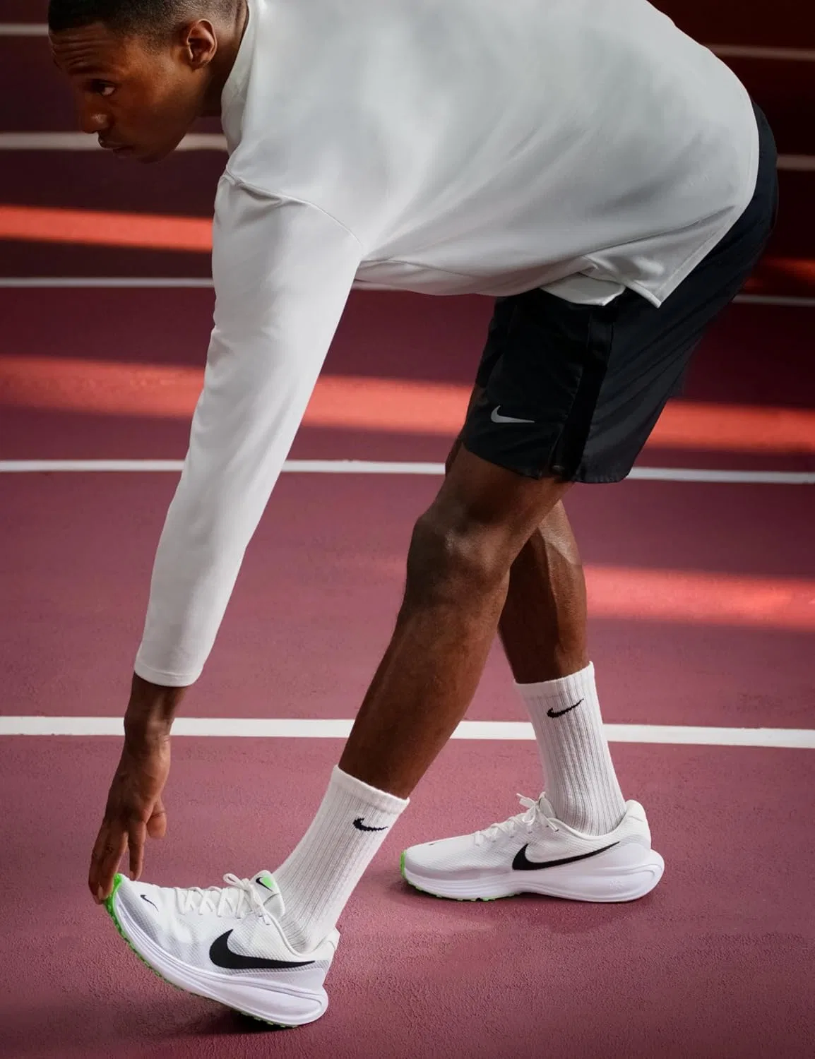 Кроссовки Nike Revolution 8 для бега, White Black Pure Platinum Glac — фото 2