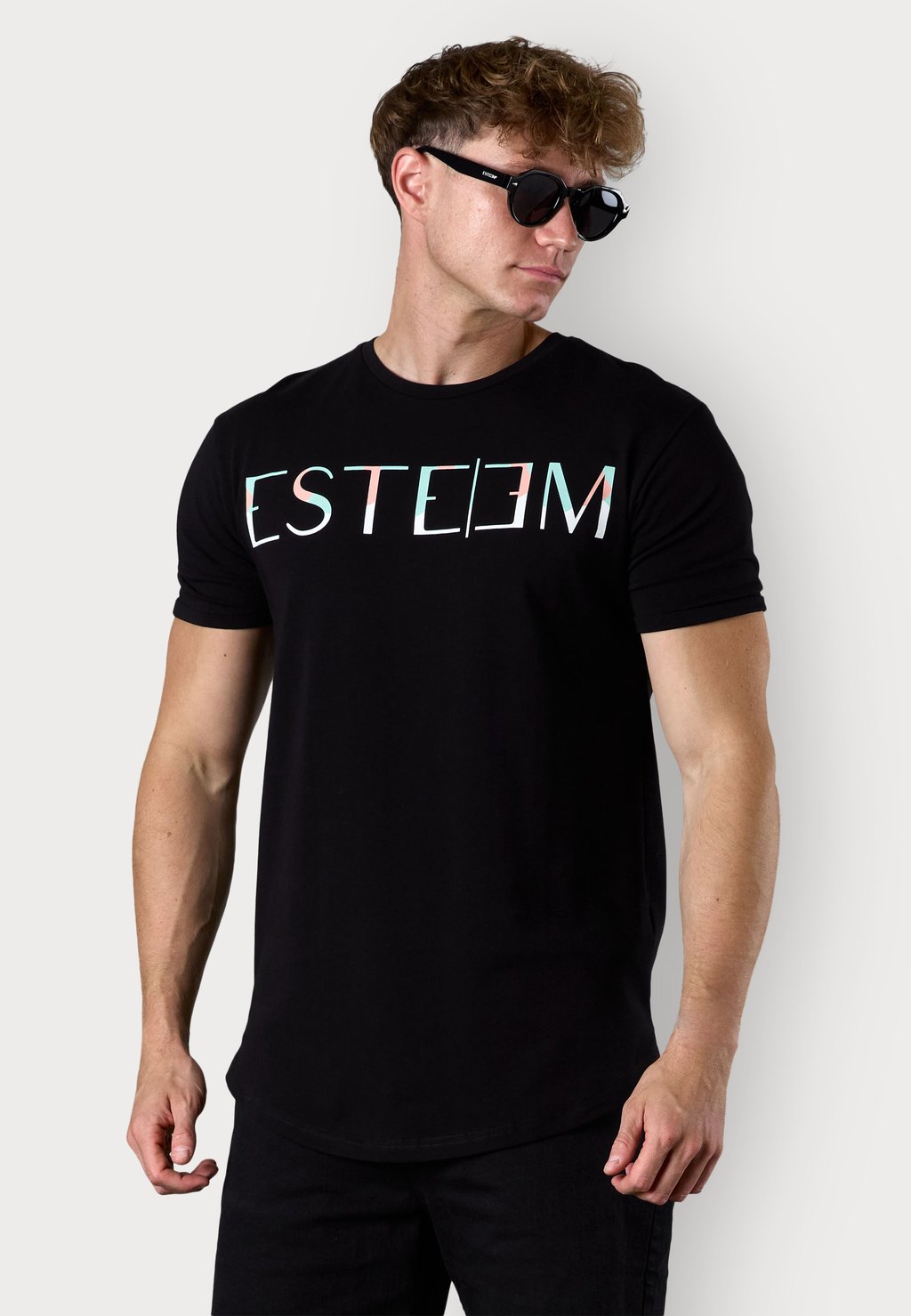 

Футболка с принтом ESTEEM, черный