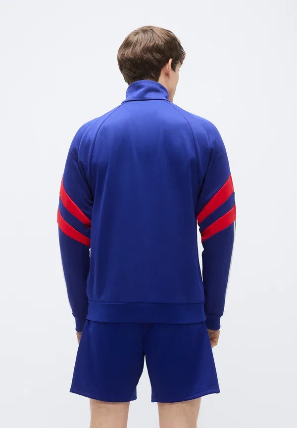 Куртка тренировочная Adidas Sportswear Tiro, цвет таинственные чернила/чистый рубин/белый — фото 3