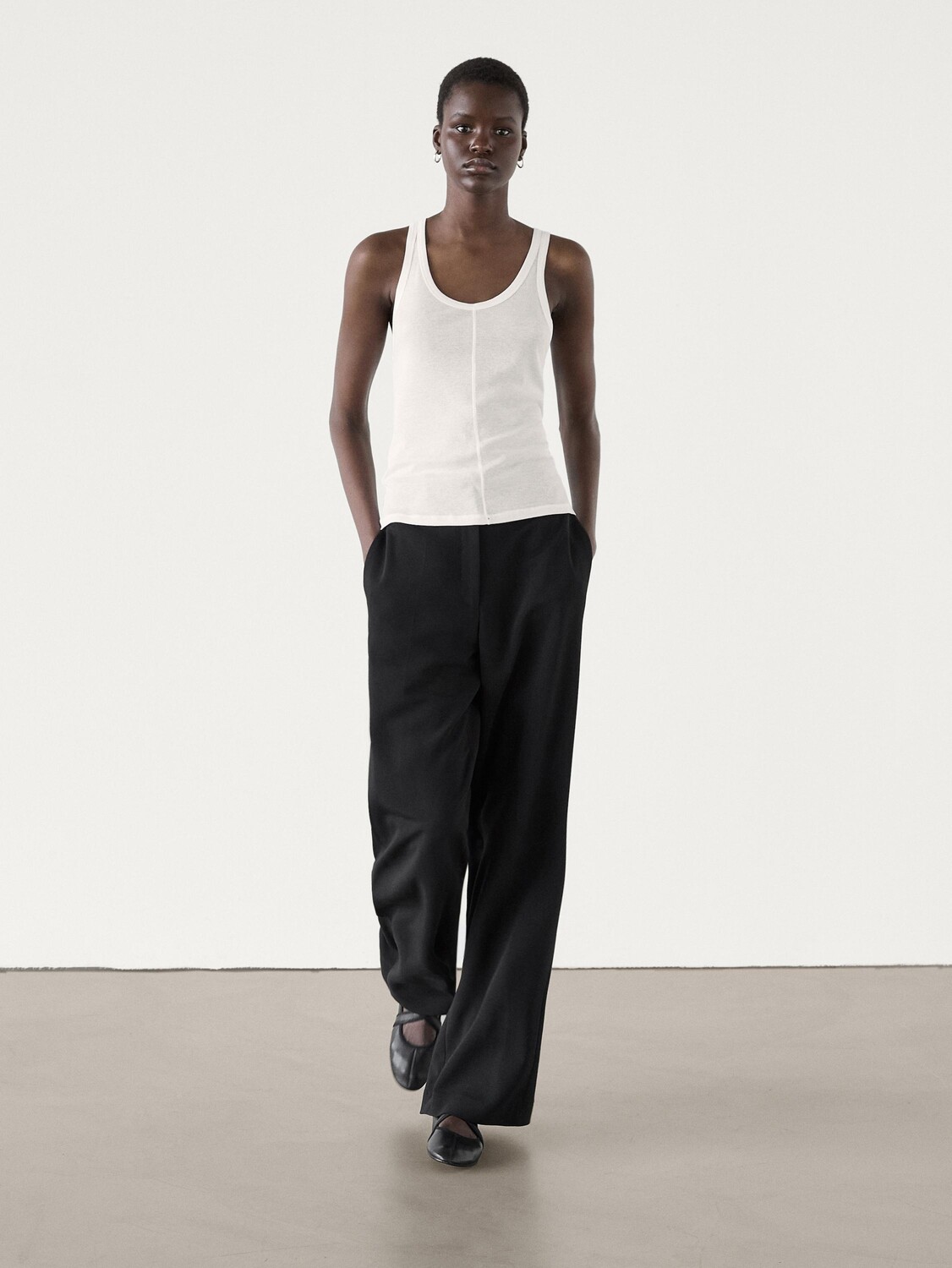 

Ребристый топ с бретелями и центральным швом Massimo Dutti, белый