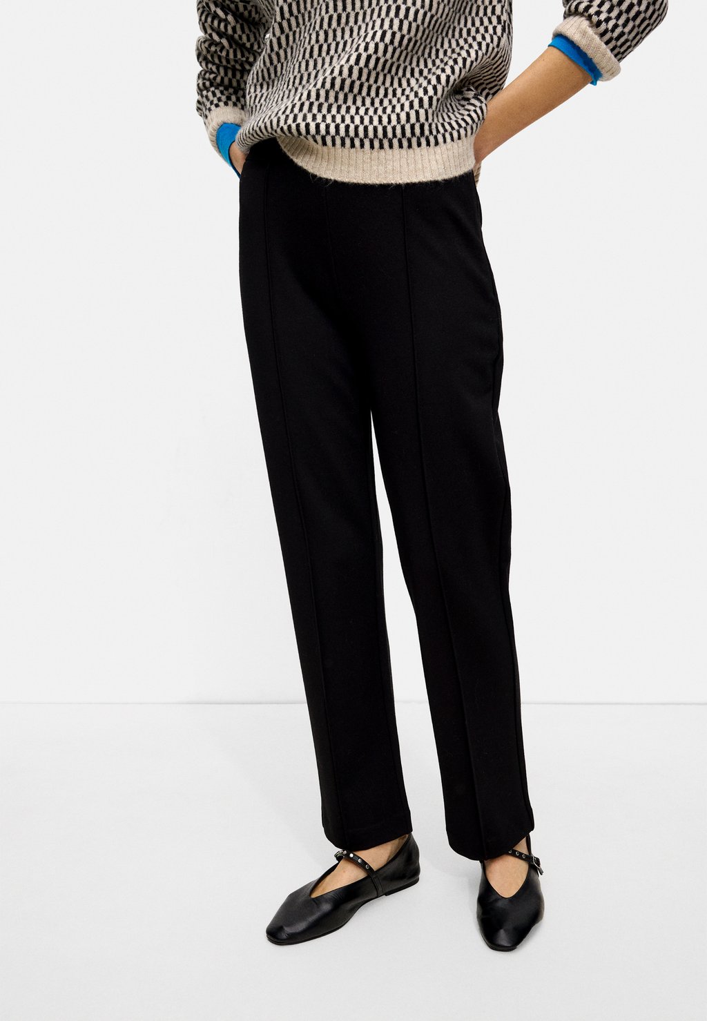 

Брюки WITH STITCHING DETAIL PARFOIS, черный