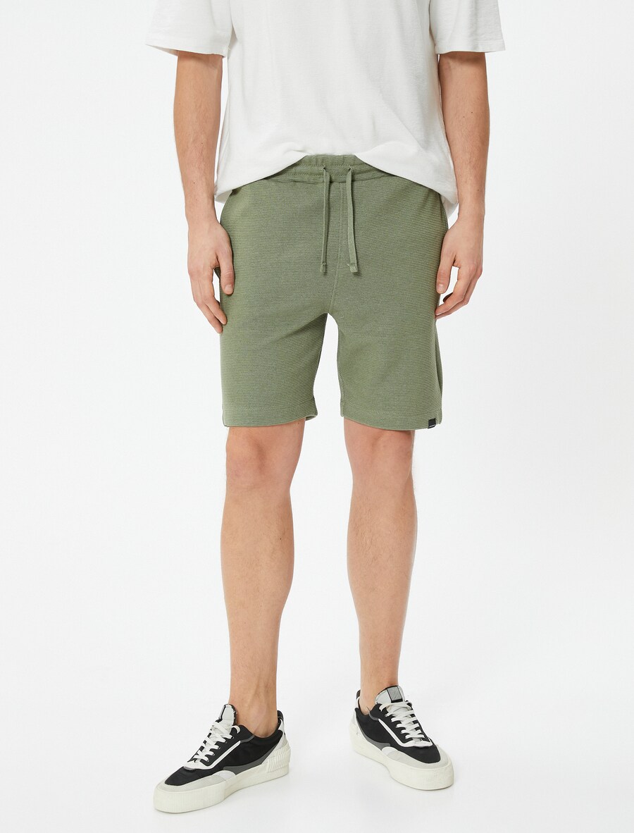 

Шорты Koton Regular Pants, оливковый