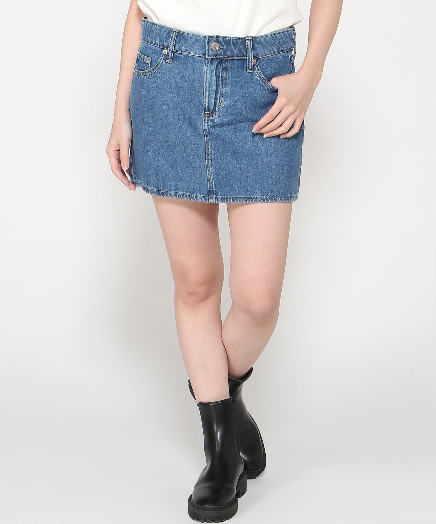 (W) Ультрамягкая джинсовая мини-юбка GAP, MEDIUM_WASH