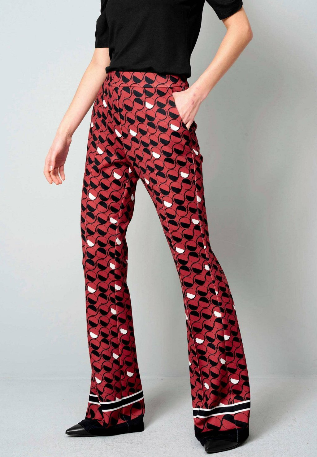 

Брюки DRUCK MIT BORDÜRE Alba Moda, черный
