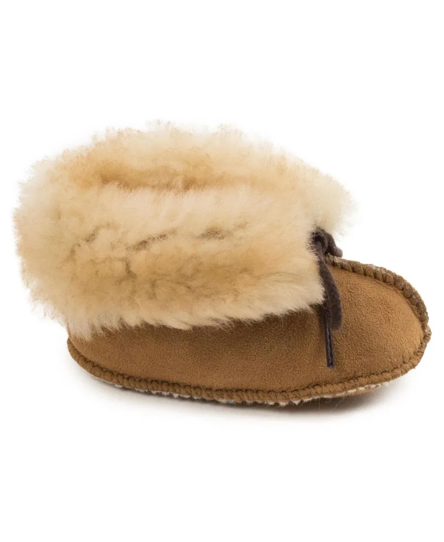 Детские замшевые пинетки из овечьей кожи Minnetonka, коричневый — фото 2