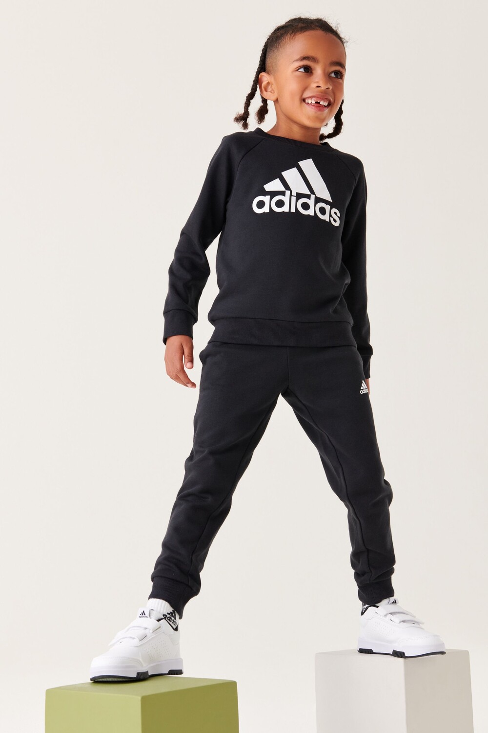 

Брюки для бега Essentials из махровой ткани с логотипом adidas, черный
