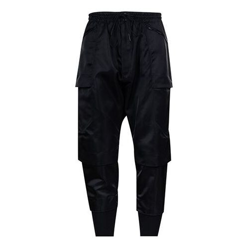 

Брюки и 3 классических брюк-карго из технической саржи Adidas, черный
