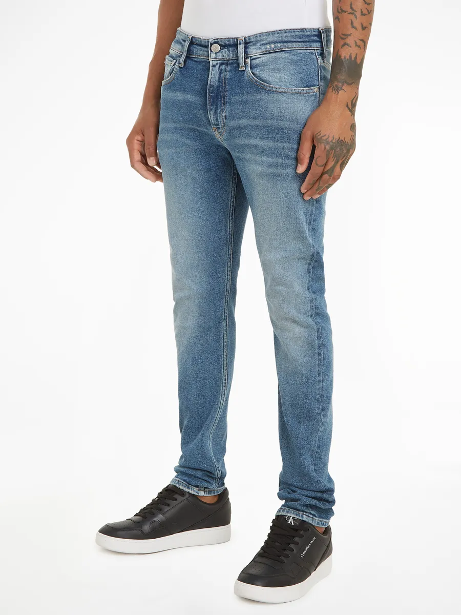 

Узкие джинсы Calvin Klein Jeans SLIM TAPER классической формы с пятью карманами, джинсовый