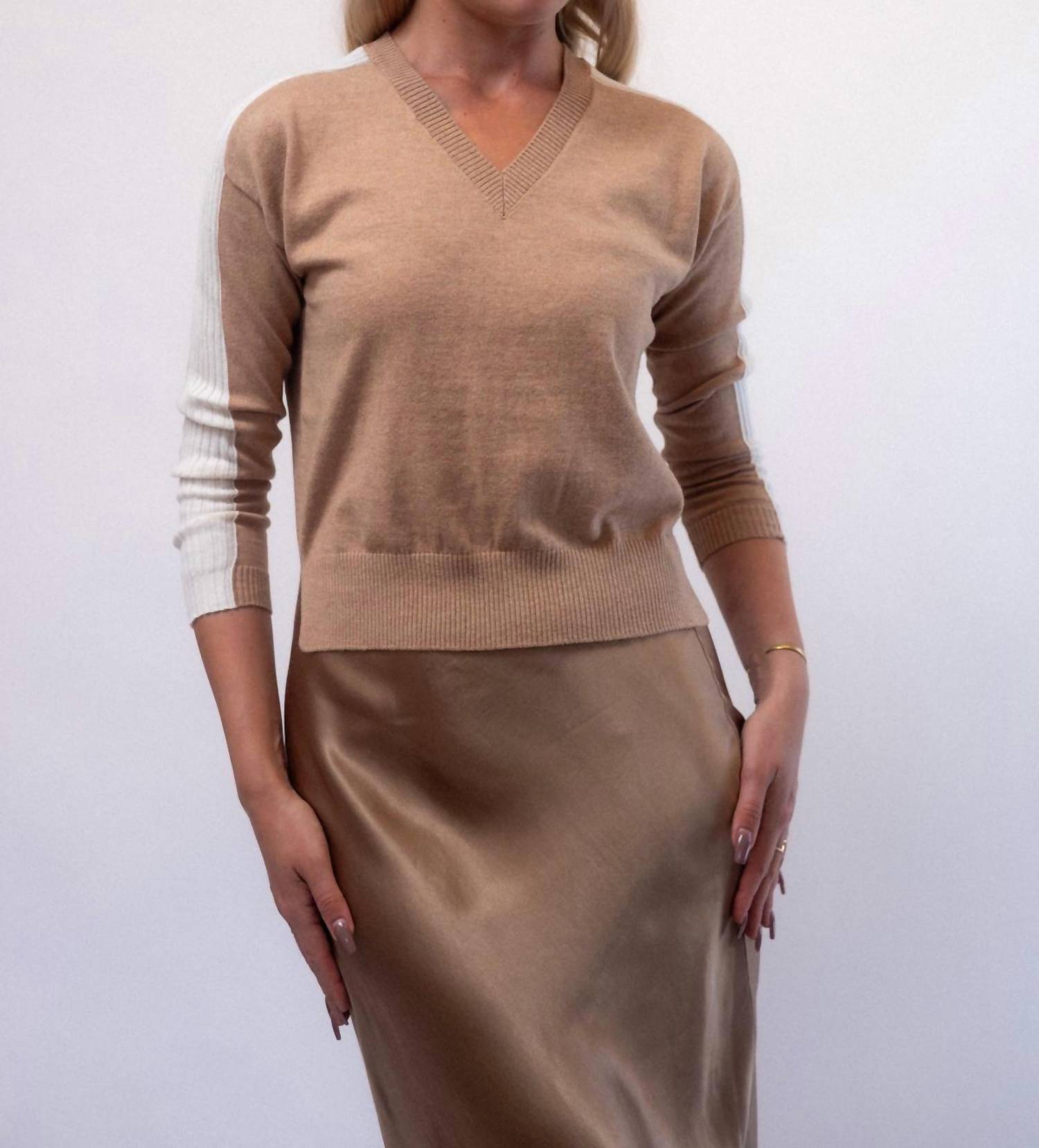 

Френч длинный свитер с рукавами в цвете верблюда и белого льда STARKx