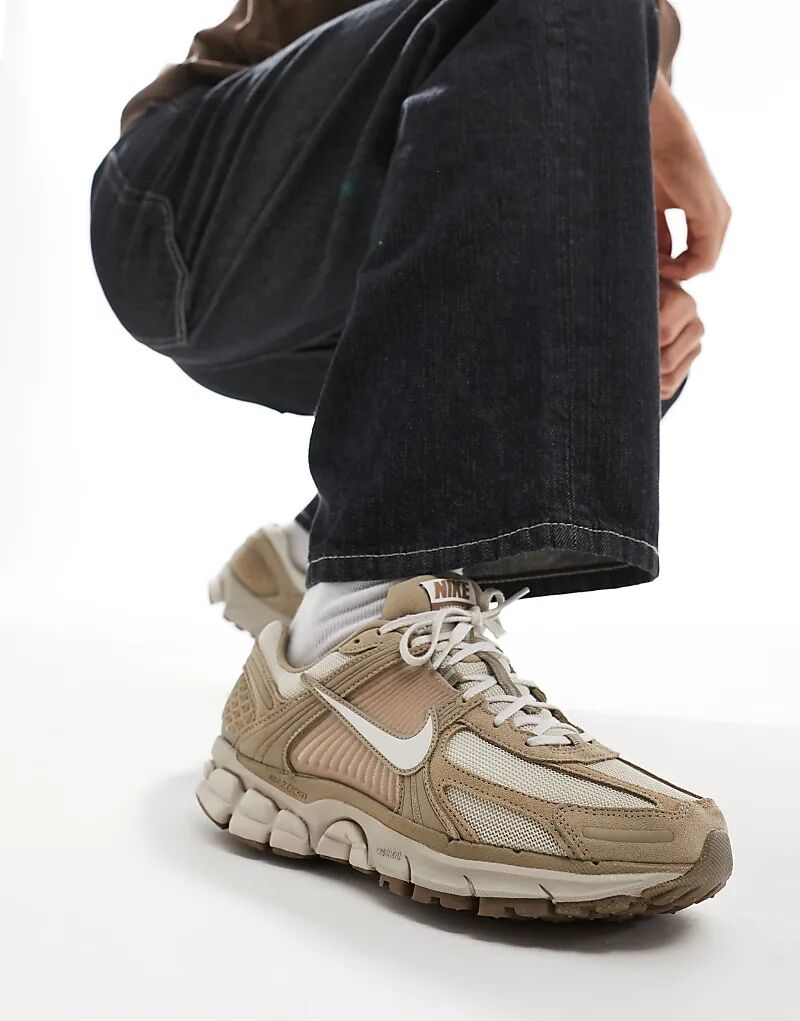 Кроссовки Zoom Vomero 5 светло-коричневого цвета Nike — фото 4