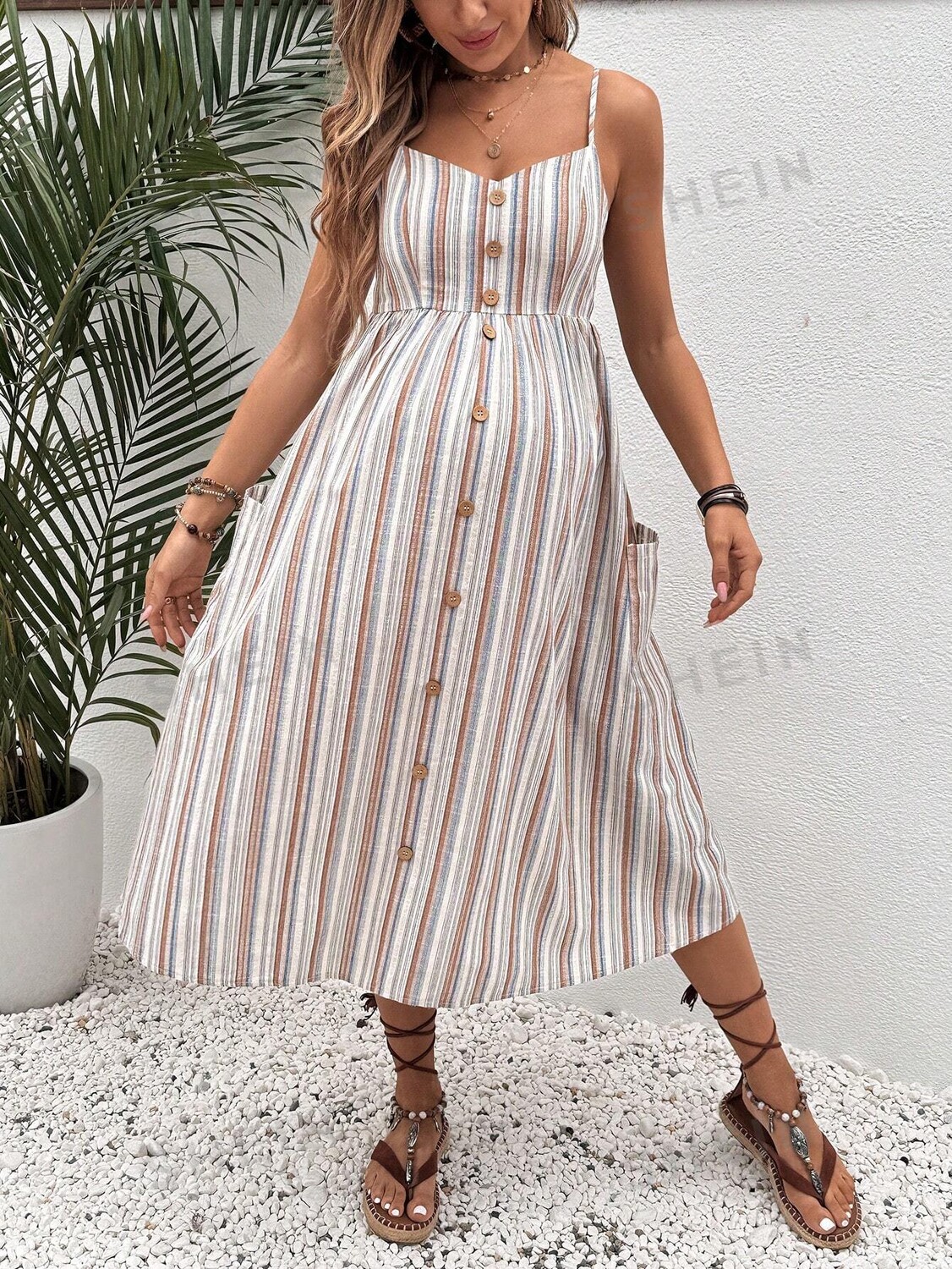

Платье-макси Shein в полоску с пуговицами, белый / коричневый