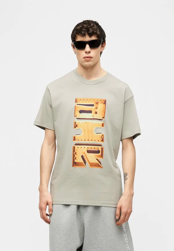 Футболка с принтом tee day plus Nike Sportswear, Spruce Fog — фото 4