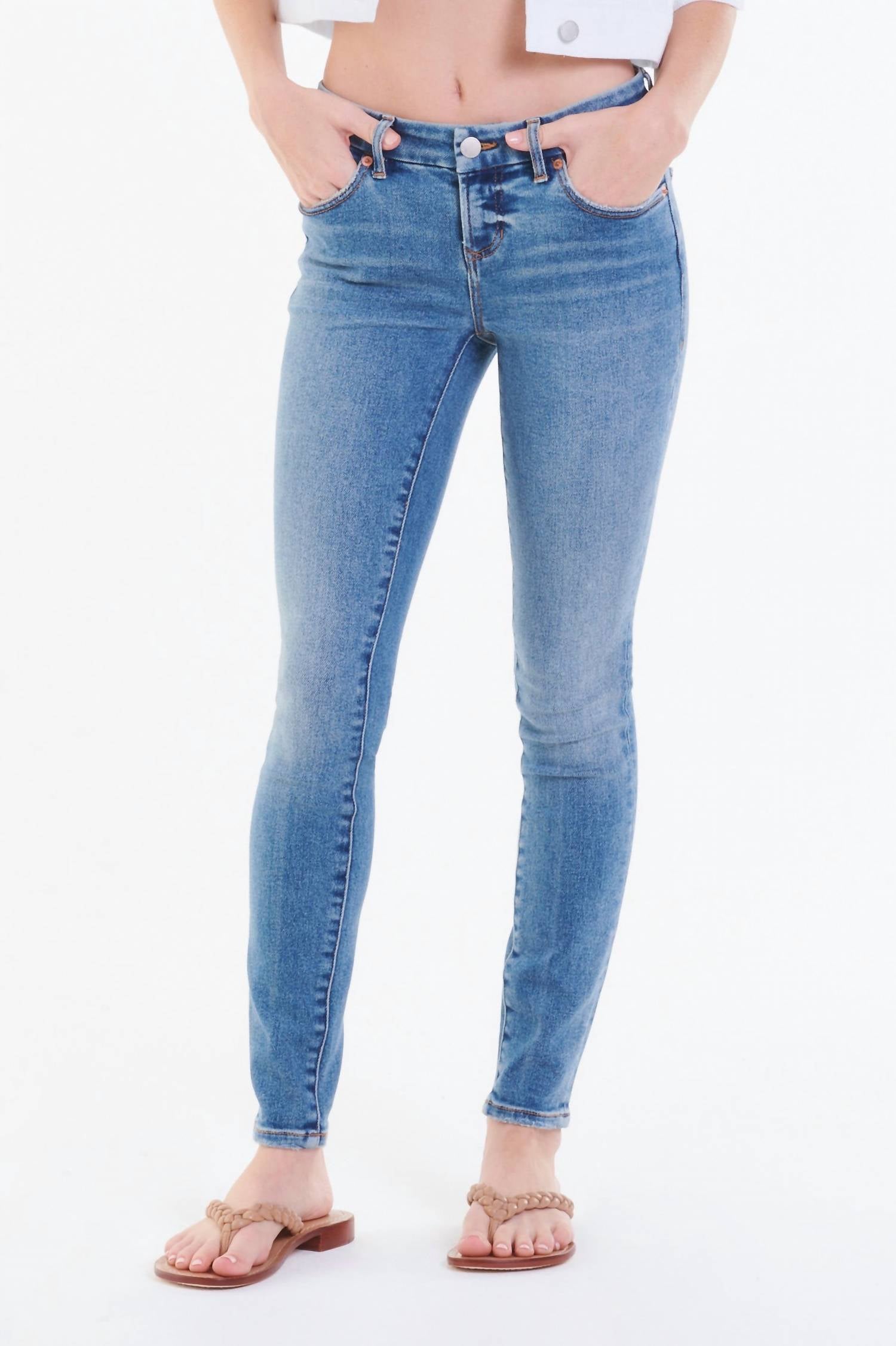 

Joyrich Узкие джинсы с заниженной талией до щиколотки в среднем оттенке DEAR JOHN DENIM, Medium Wash