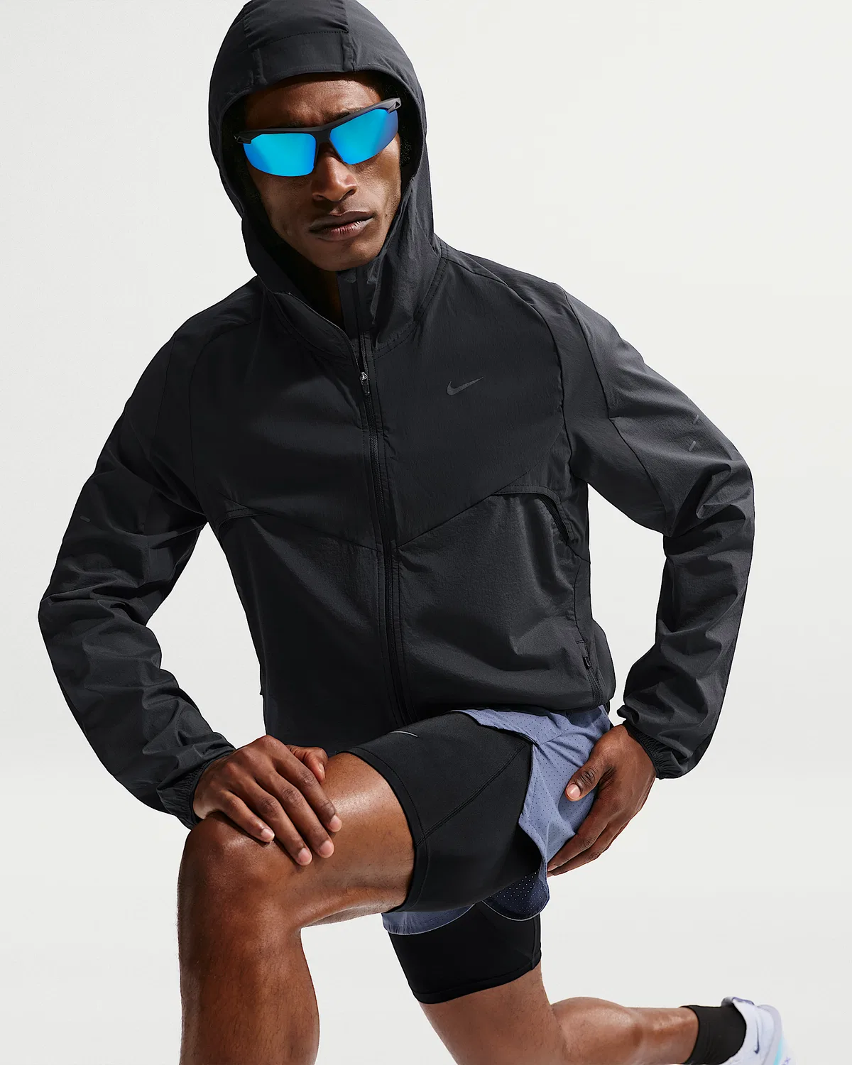 Мужская ветрозащитная куртка для бега Nike Stride Plus, Black/Off Noir/Black — фото 3