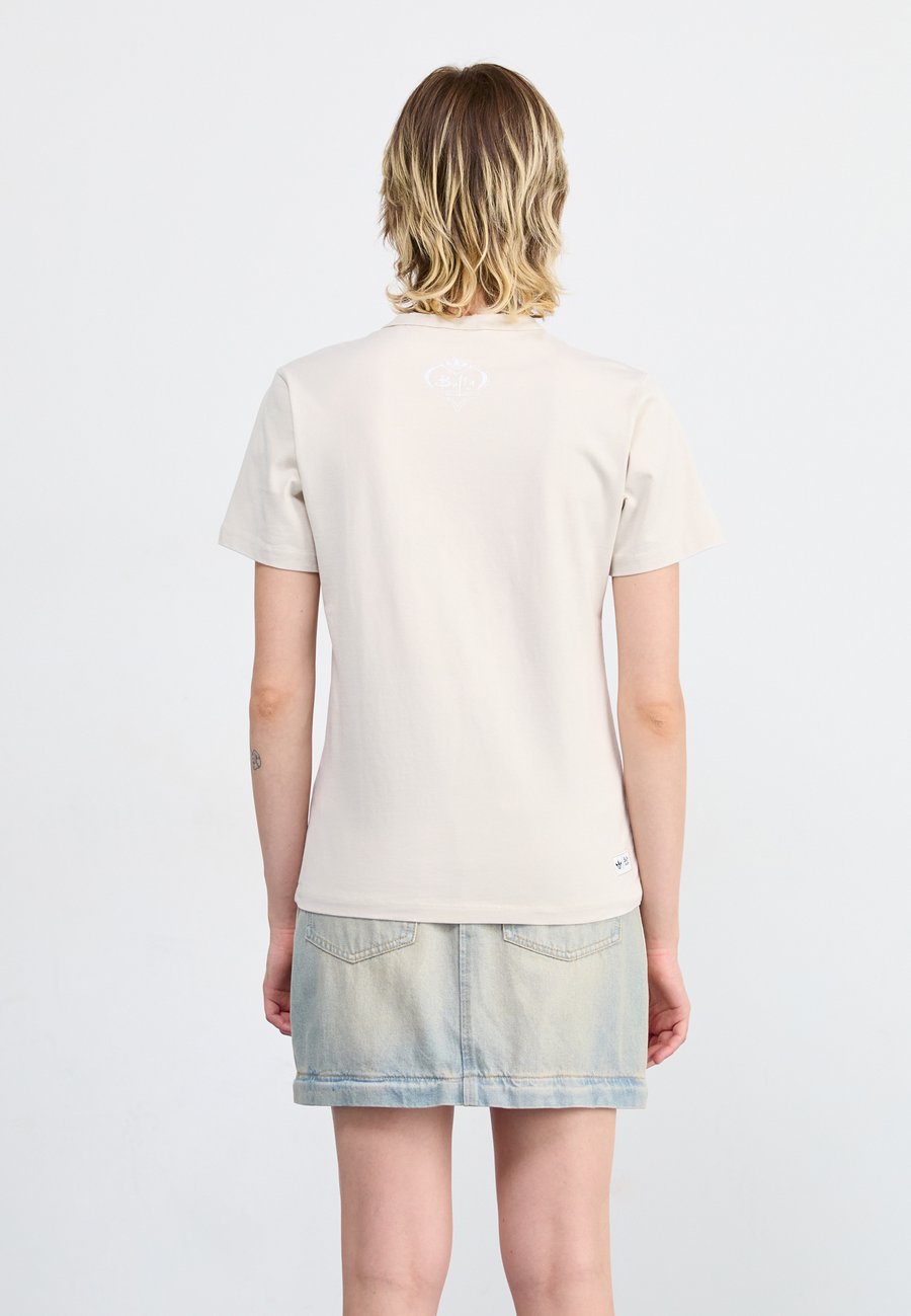 Футболка Adidas Originals BUFFY TEE, Alumina/Beige — фото 3