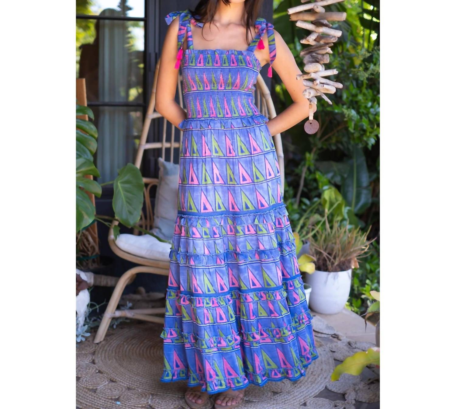 

Платье макси Наталия в сине-розовом принте BELL