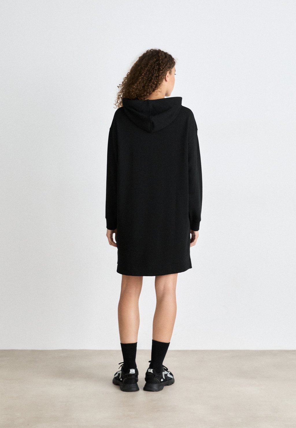 

Повседневное платье Lacoste, черный