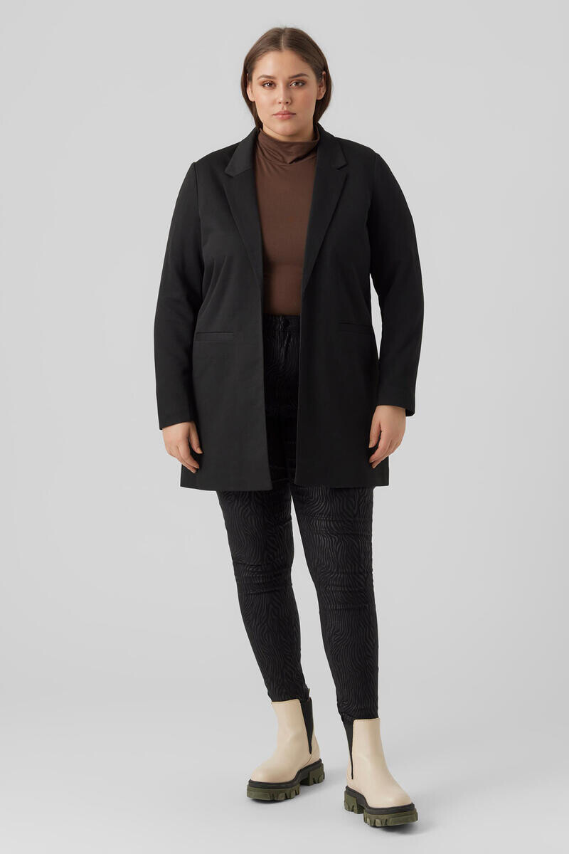 

Блейзер больших размеров с лацканами Vero Moda Curve, черный
