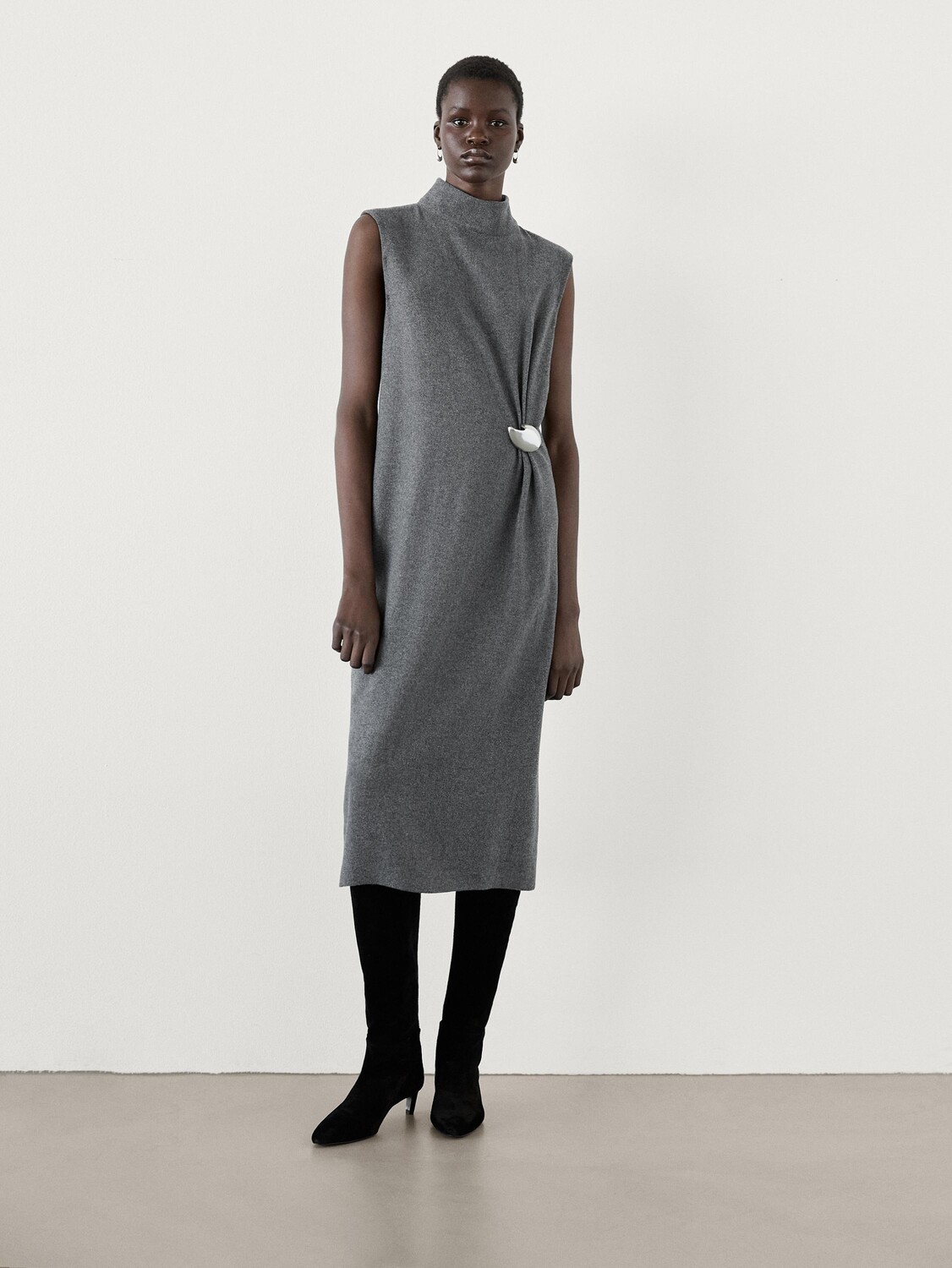 

Платье миди с брошью Massimo Dutti, серый