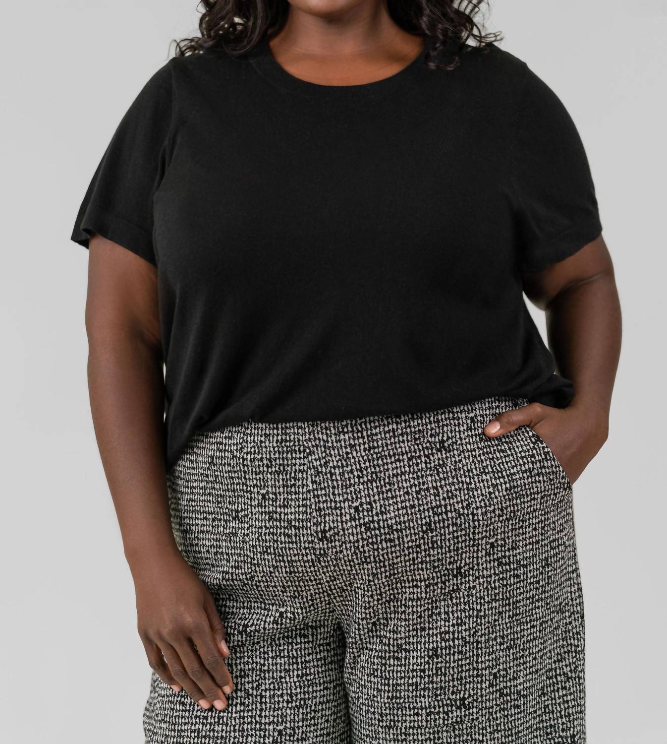 

Топ с короткими рукавами свитерного кроя плюс размера в цвете оникс Nic + Zoe, Onyx