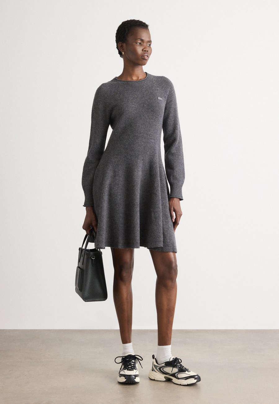 

Платье Lacoste Jumper dress, Pitch Chine/Mottled Grey