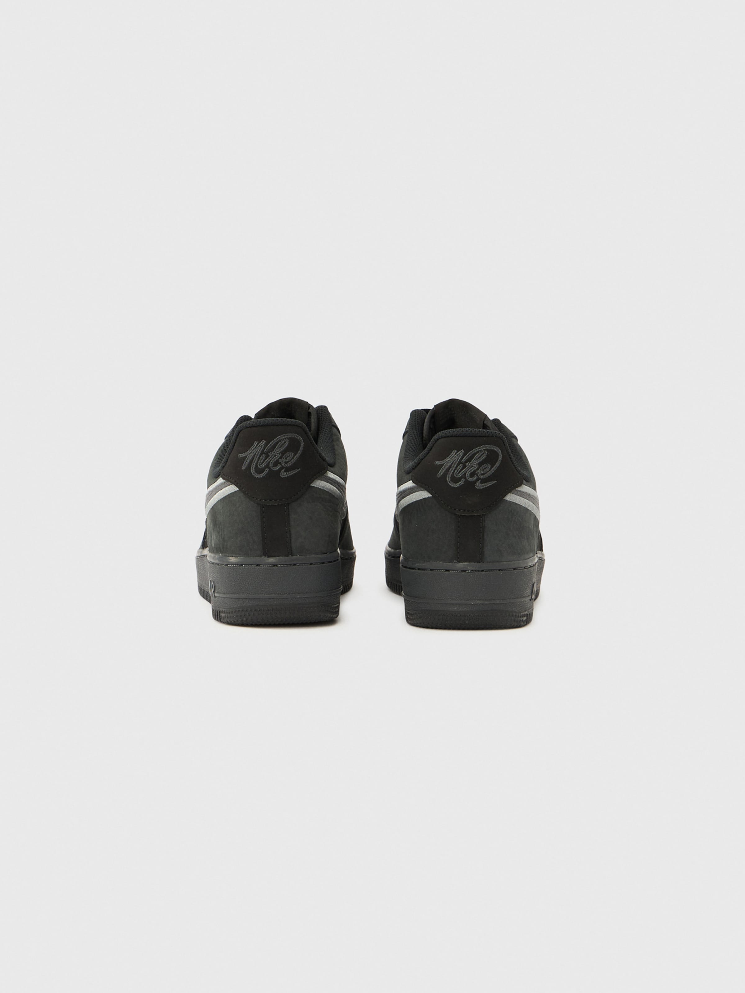 Nike Sportswear Кроссовки 'AIR FORCE 1 '07 LV8' в черном цвете — фото 4