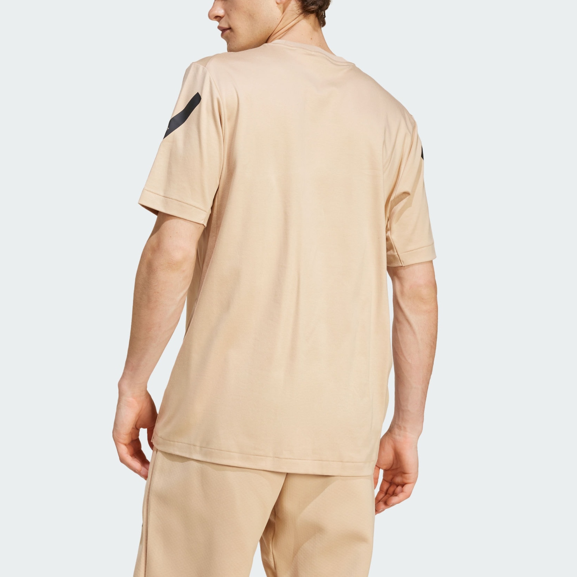 С футболкой AdiClub Z.N.E Adidas, Magic Light Umber — фото 4