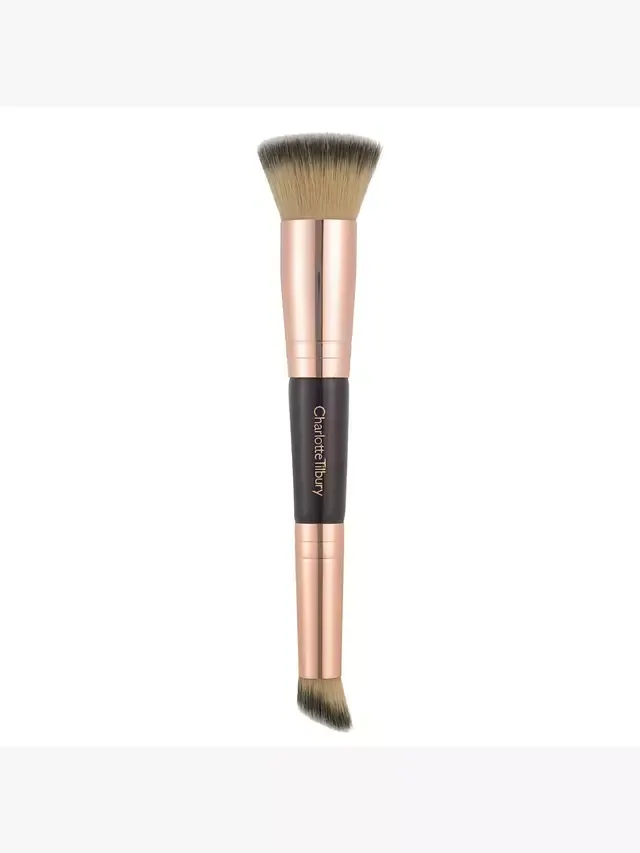 Кисть для создания голливудского макияжа лица Charlotte Tilbury — фото 2