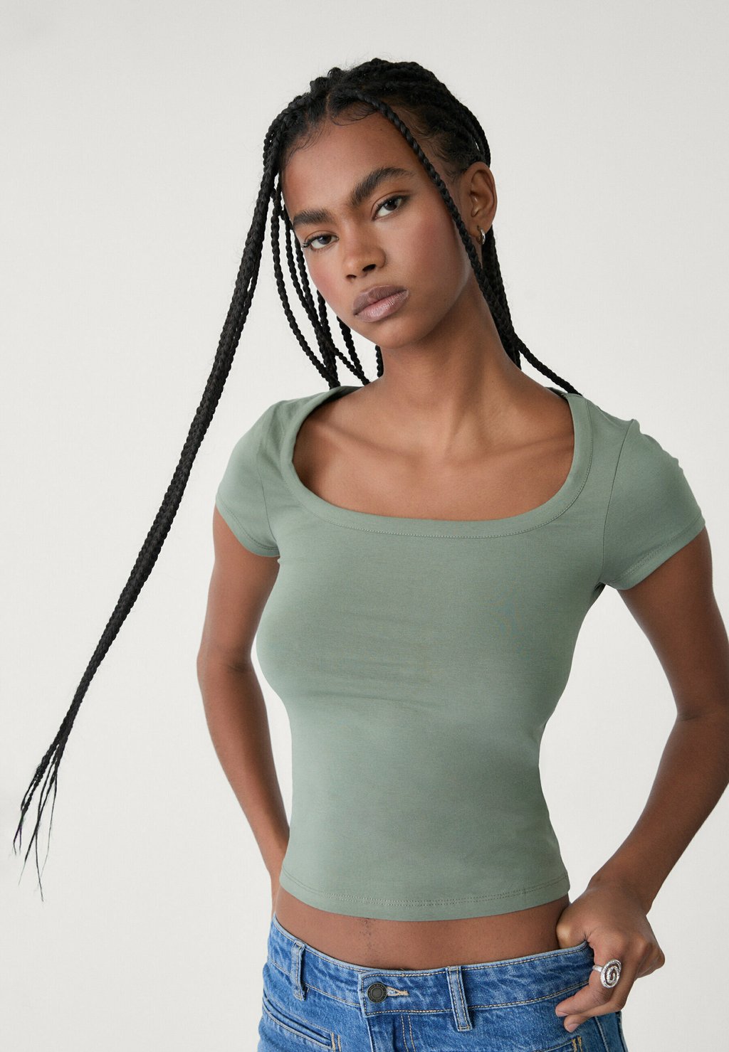 

Базовая футболка WITH SQUARE NECKLINE Stradivarius, хаки