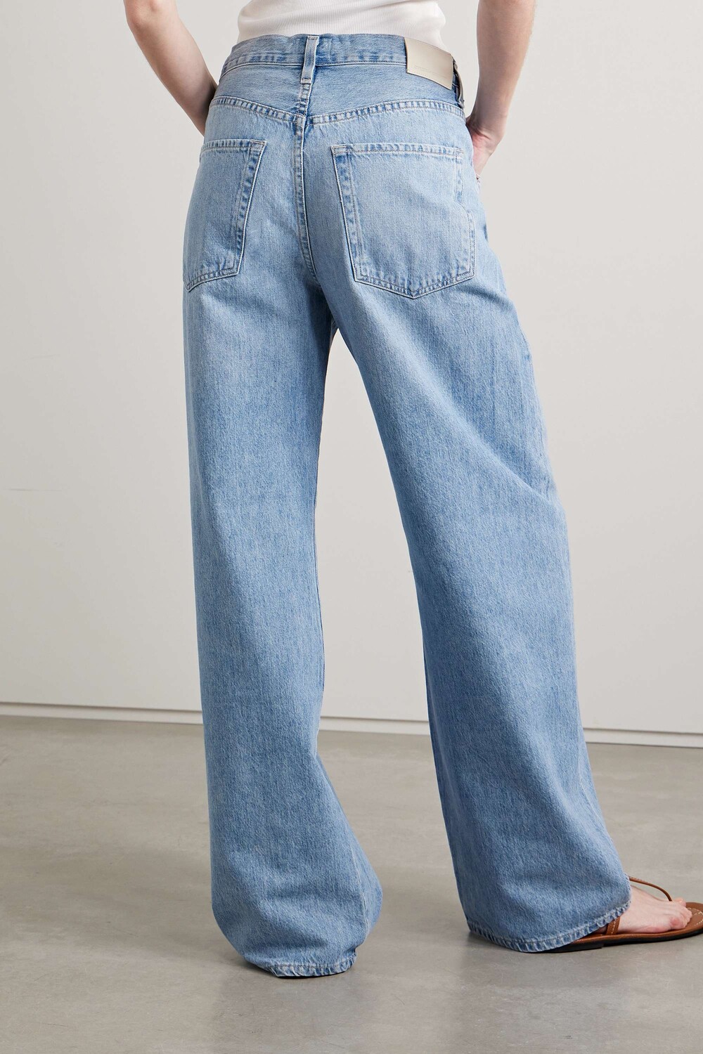 

CITIZENS OF HUMANITY + NET SUSTAIN Джинсы Brynn с высокой посадкой и широкими штанинами из органических тканей, деним