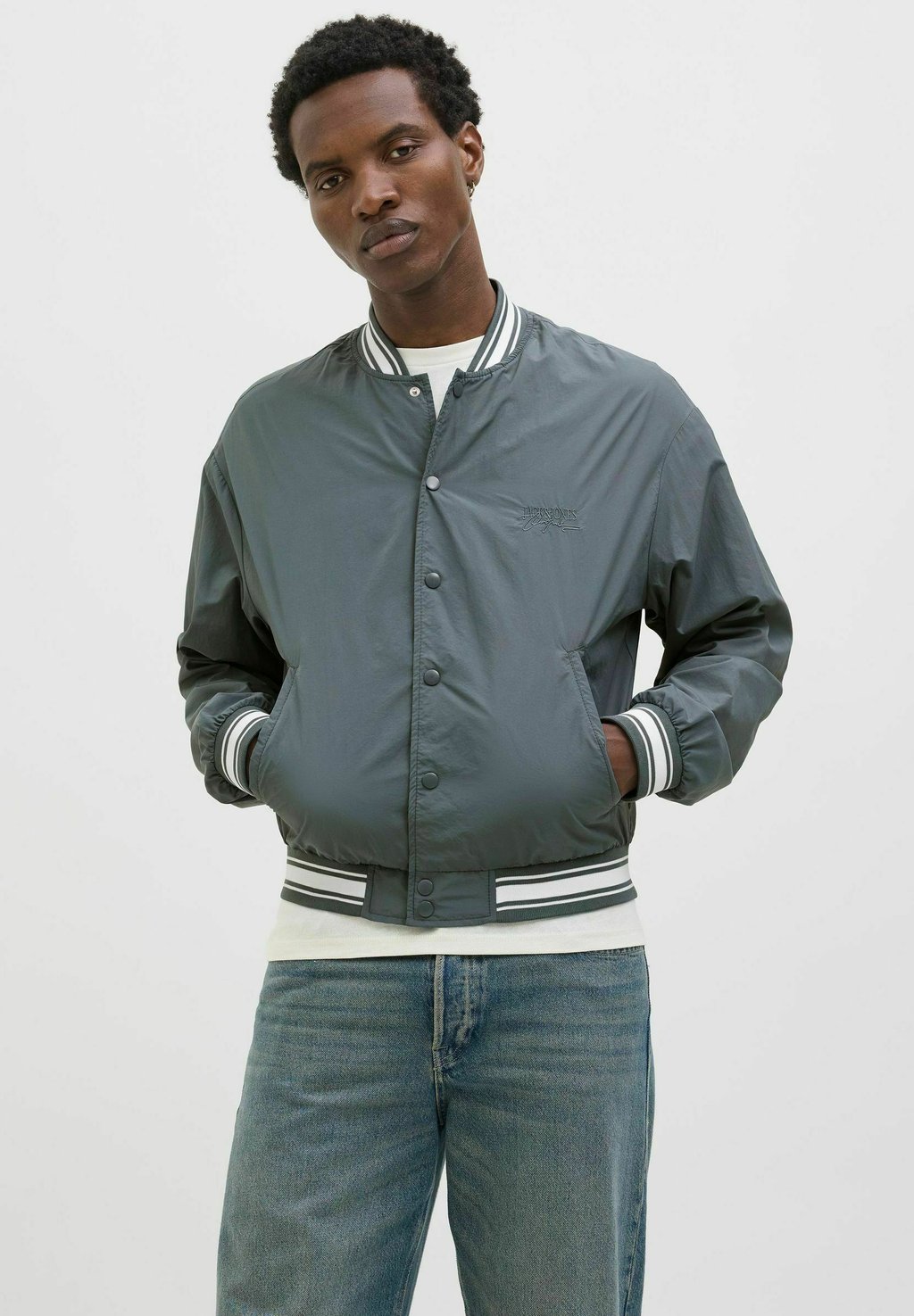

Куртка-бомбер Jack & Jones, серый