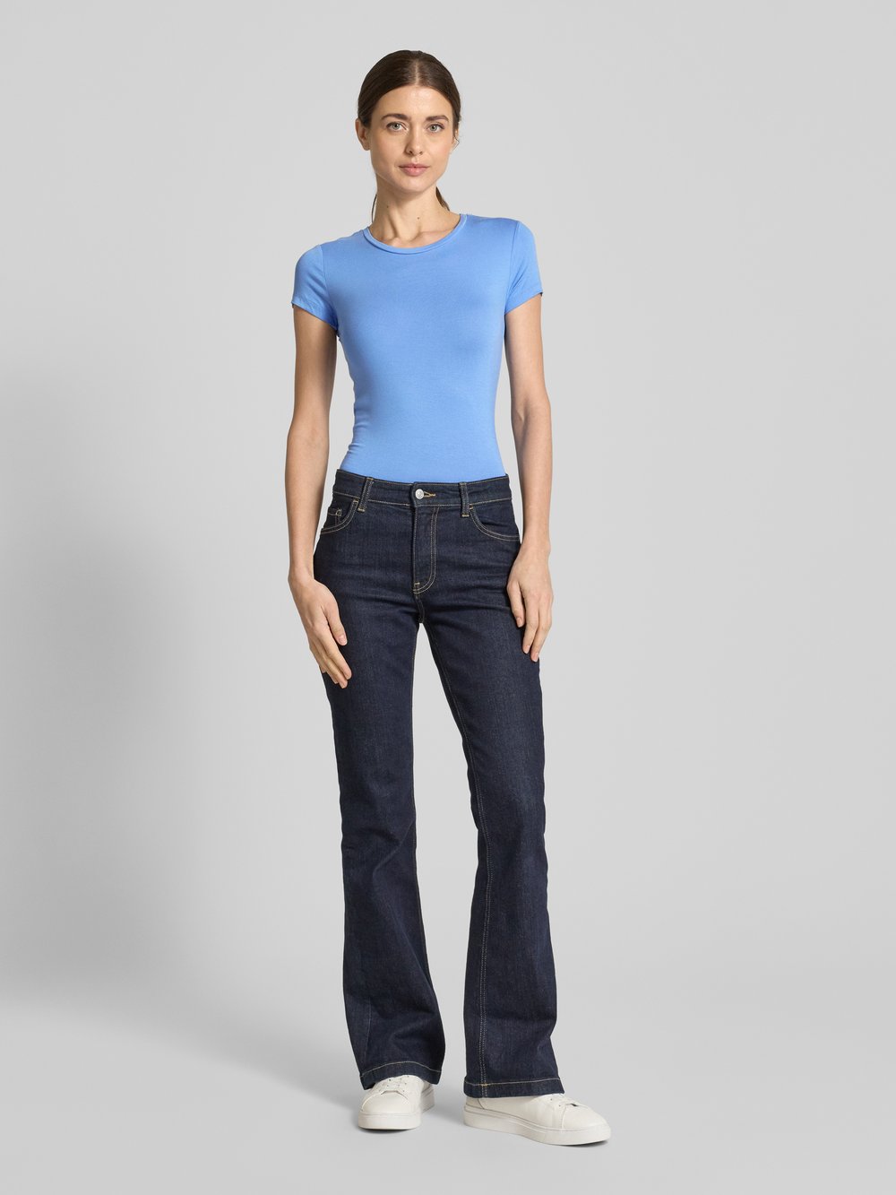 

Футболка облегающего кроя из вискозной смеси Gina Tricot, светло-голубой