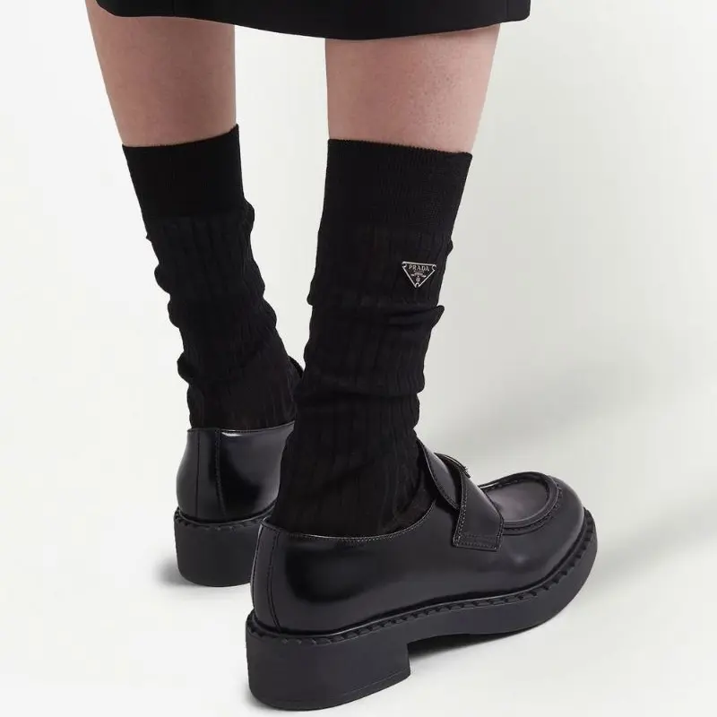 

Женские носки выше колена Prada