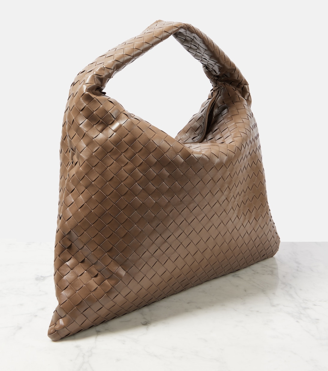 Hop Large Intrecciato кожаная сумка через плечо Bottega Veneta, Pinecone M- B  Pinoc — фото 4