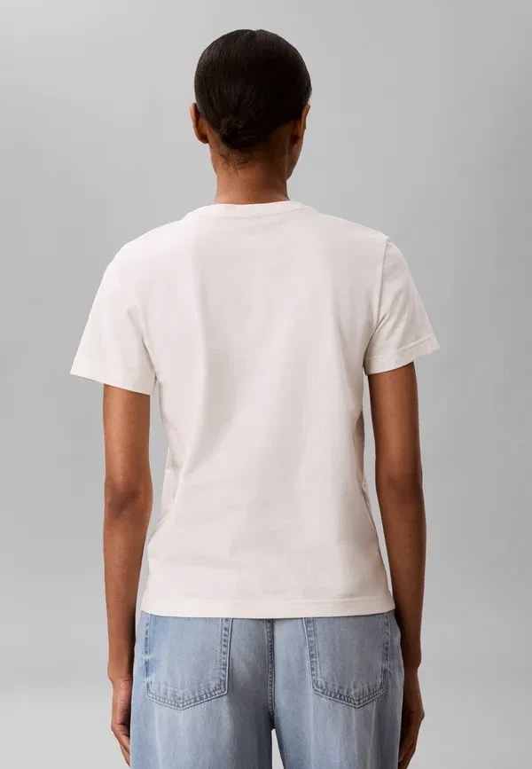 Футболка Calvin Klein Crew Tee Basic, цвет тофу — фото 3