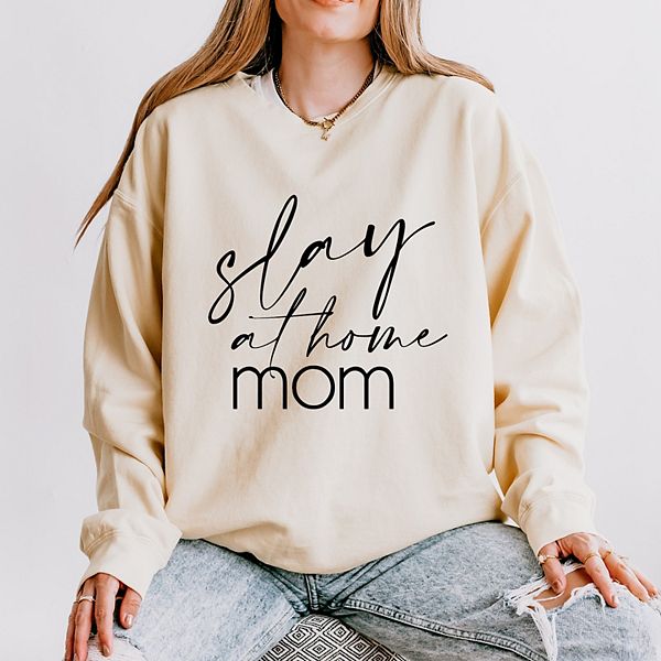 

Легкий свитшот Slay at home mom с технологией garment dyed Simply Sage Market, Ivory